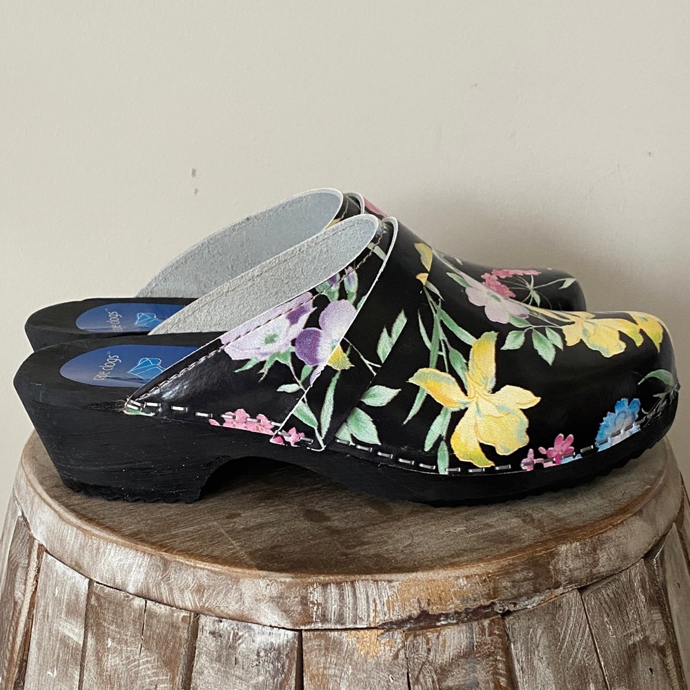 Scandi Girl Cape Clogs Leather Floral Handmade in Sweden Black Size 40 - Picture 2 of 9